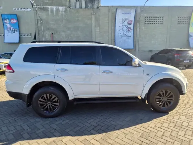 Mitsubishi Pajero HPE-S 3.2 4X4 T.i.diesel 5P Aut. 2016