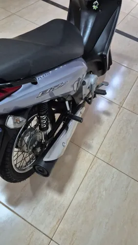 Honda biz ano 2014/15 c/ partida elétrica, possui manual e cópia de chaves, só transferir