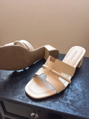 Tamanco sandália off white em couro