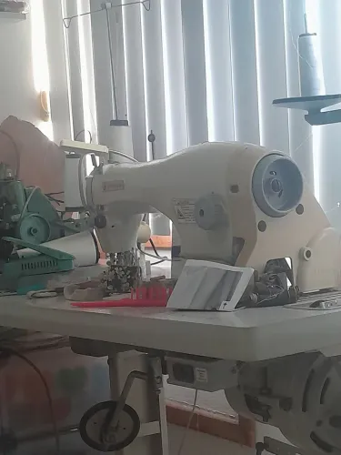 Vendo máquina singer reta semi profissional