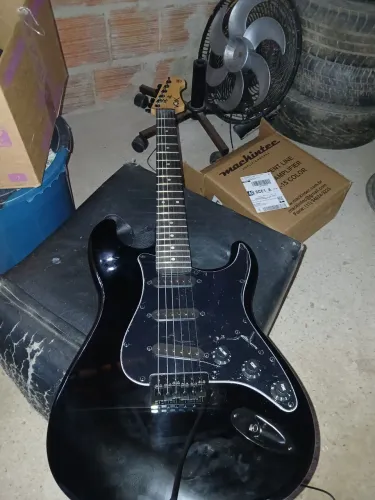 STRATOCASTER VOIK 100 BLACK NOIR GLOSS