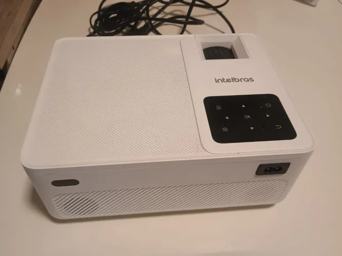 Projetor Intelbras Novo, com manual de uso e cabos originais por preço abaixo do mercado