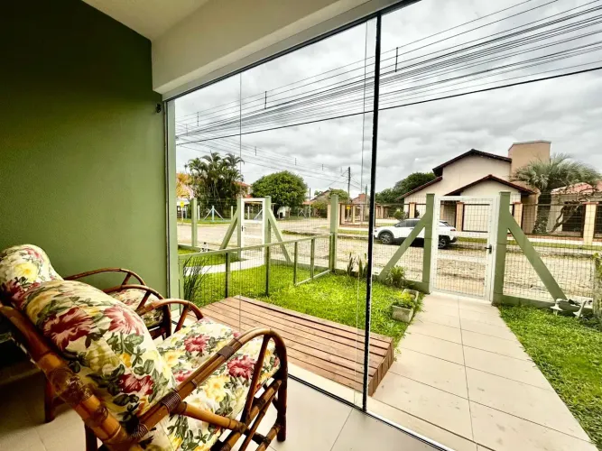 Lindo sobrado 2 dormitórios em condomínio na praia de Capão Novo