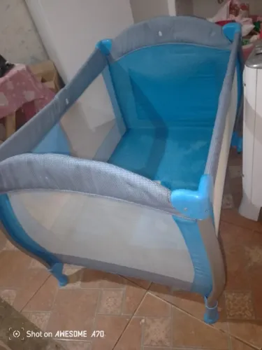 Berço e carrinho de bebê