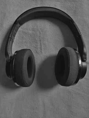 IMPERDÍVEL: Fone de ouvido Bluetooth barato (Vira caixa de som)
