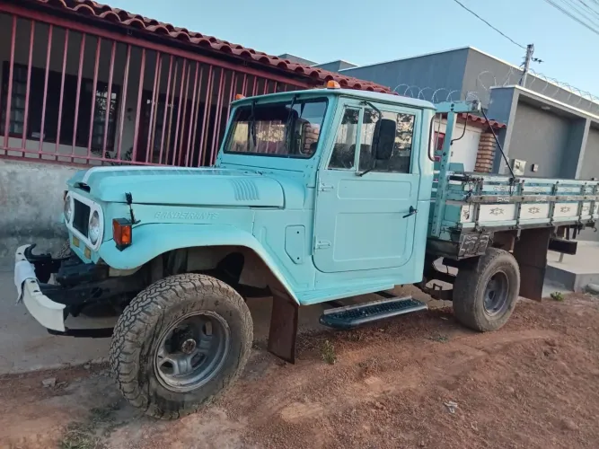 Toyota Band.Picape CD 2P Chassi Longo Diesel 1977
