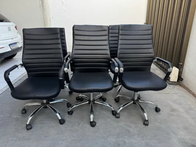 Lote 6 Cadeiras de Escritório Presidente Giratórias Pretas