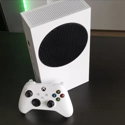 Xbox series S seminovo + 2 controles