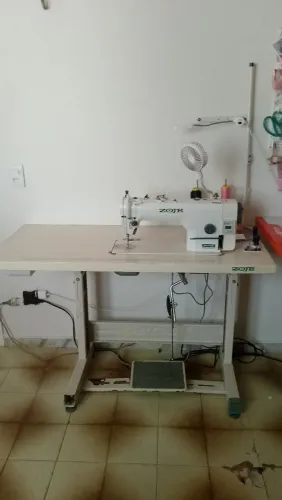 Máquina de costura industrial reta
