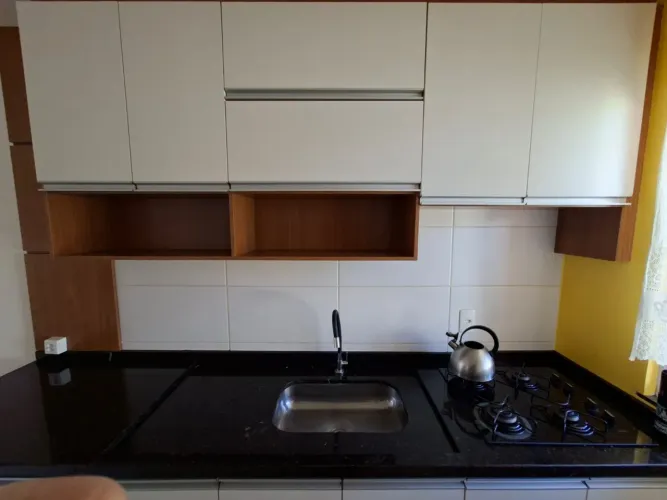 Casa semi-mobiliada em condomínio