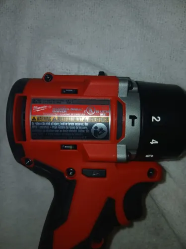 Parafusadeira milwaukee 2.0AH novo