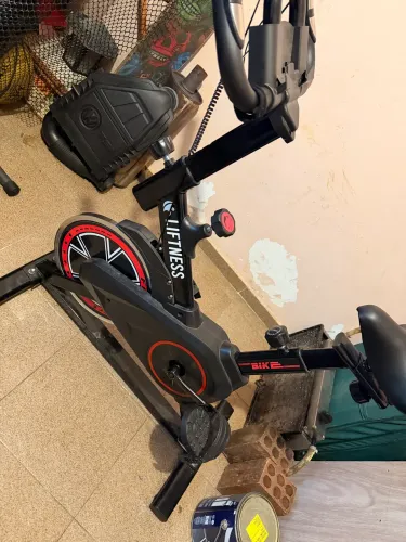 Bicicleta spinning liftness