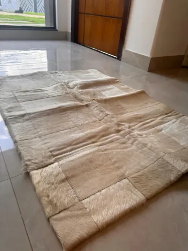 tapete de couro bovino em placas (patchwork)