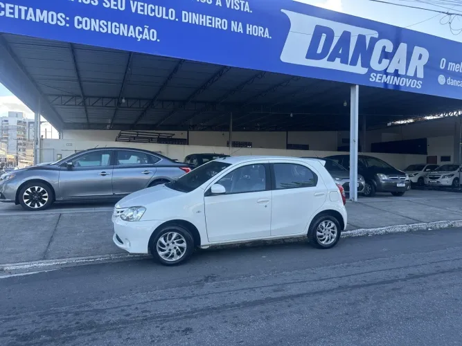 Toyota Etios XS 1.5 Flex 16V 5P Mec. 2014