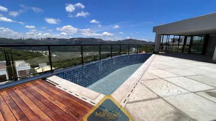 EXCELENTE CASA LINEAR COM VISTA DESLUMBRANTE À VENDA NO CONDOMÍNIO MIRANTE DA MATA