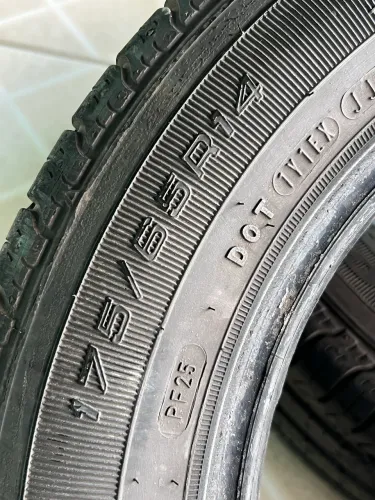 Kit  dois Pneus 175/65r14
