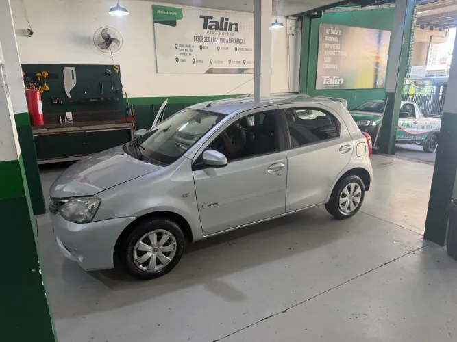 Toyota Etios X 1.3 Flex 16V 5P Mec. 2014
