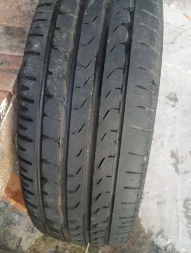 Pneu 185/65/15  muito bom