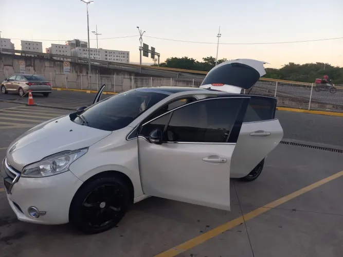 Peugeot 208 Griffe 1.6 Flex 16V 5P Mec. 2015