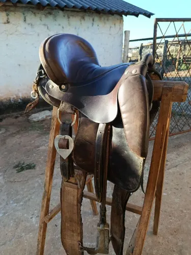 Sela de pista Selaria América