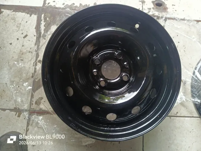 Uma roda aro 14 da Fiat Palio da em toda linha Fiat 4 furos 