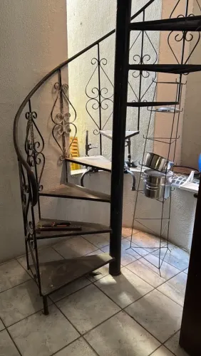Escada de ferro espiral