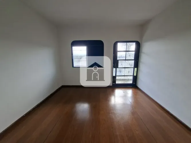 Casa estilo Sobrado para locação bairro Martins