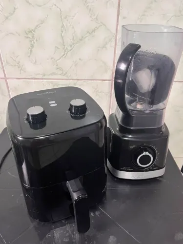 Liquidificador e air frye, vendo.