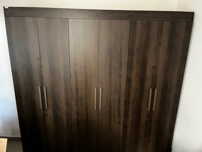 Vende-se guarda-roupa 6 portas