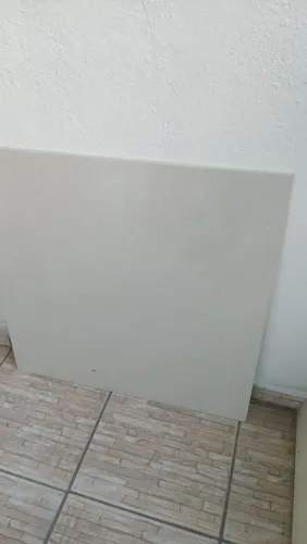 Piso porcelanato de primeira 60x60,tenho quase 40m