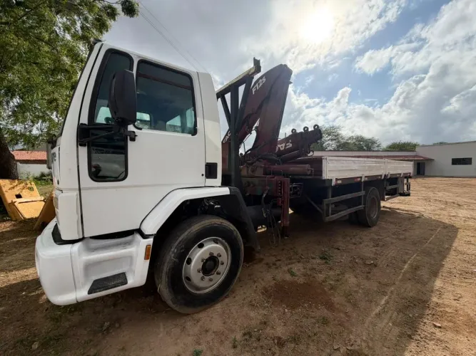 Caminhão Munck 12 ton Ford 1317e