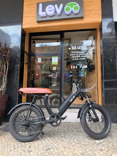 LEV CRUISER PRETA