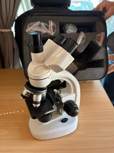 Microscópio Biológico Binocular Estudante Analise