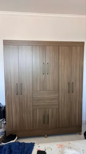 Vendo guarda-roupa 6 portas