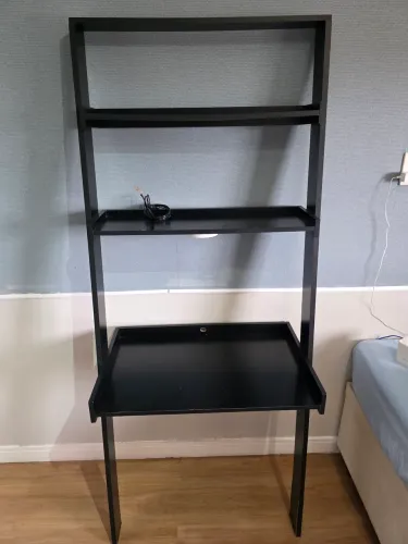 Escrivaninha com estante integrada preta
