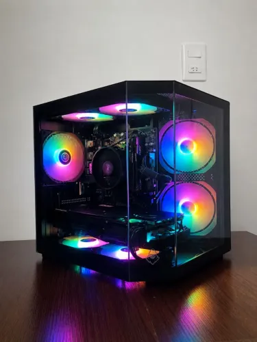PC GAMER AQUÁRIO RYZEN 5 5500/ 16GB DDR4 / RX 580 ASUS ROG STRIX 3 FANS / MSI MAG A650BN 