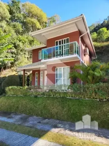 Casa para venda com 2 quartos, 226m² - Araras - Petrópolis/RJ