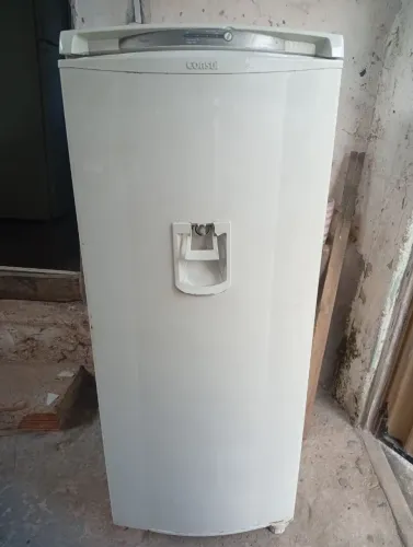 Geladeira Consul Facilite Frost Free 1 Porta com Dispenser de Água - Perfeito Estado?<br>