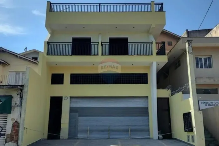 Três Salas Comerciais Moderna no Centro de Mairiporã para Locação!