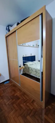 Guarda roupa casal amplo 