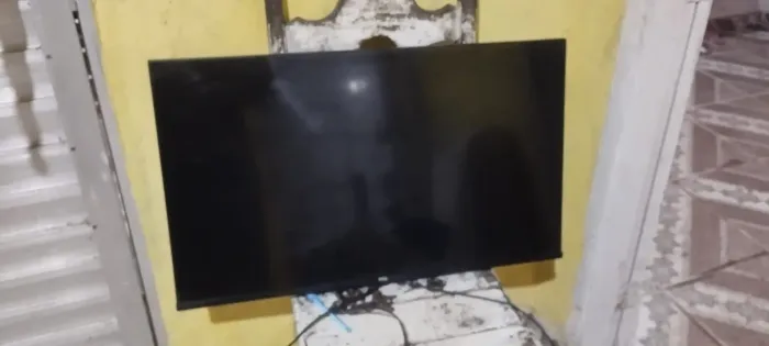 Televisão TCL para concerto ou retirada de peças