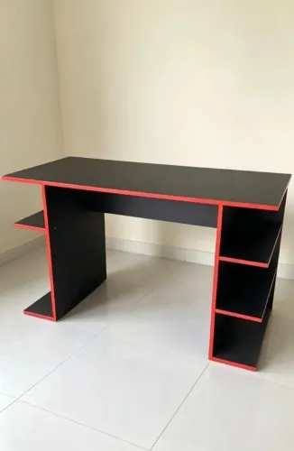 Mesa gamer preta em mdf