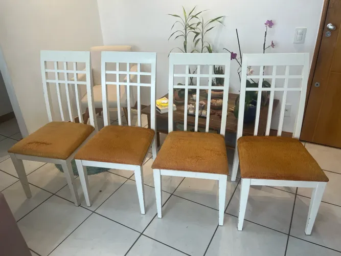 Conjunto de 4 cadeiras brancas para reforma ? Asa Norte