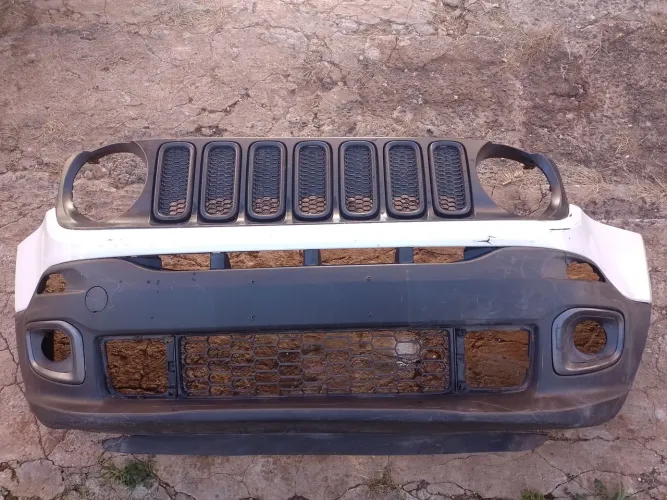 Para-choque dianteiro Jeep Renegade c detalhe