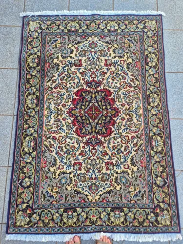 Tapete Persa - Fios de Seda - 1,05 X 1,50 feito a mão, artesanais.
