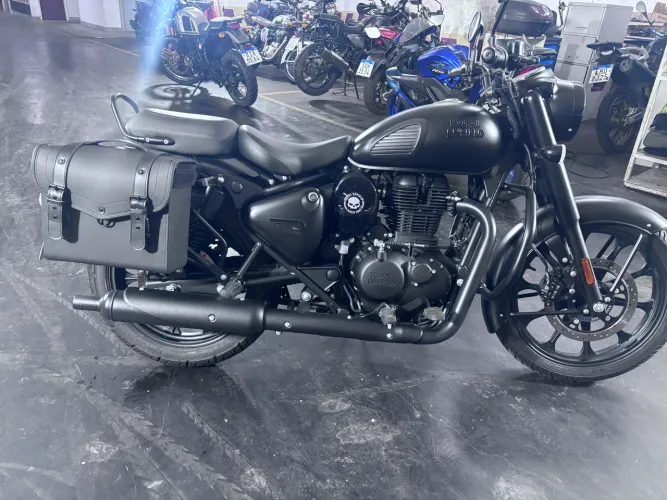 Royal Enfield 350cc Dark 2026 - Vendedora Fernanda