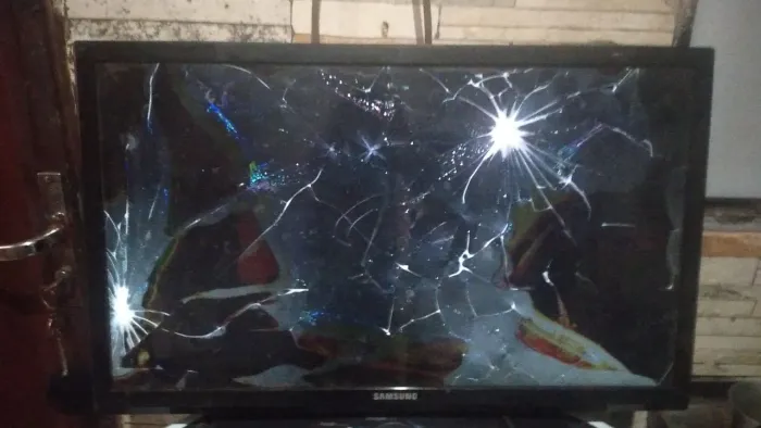 Vendo tv funciona porém a tela trocou e não ver imagem
