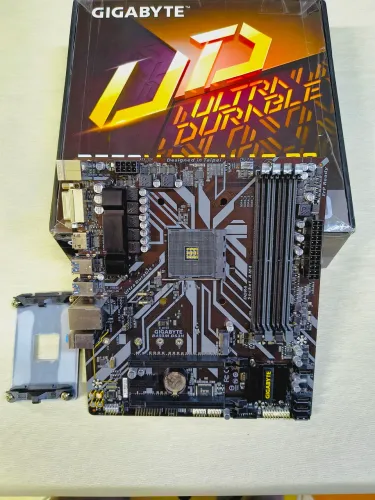 GIGABYTE B450M DS3H