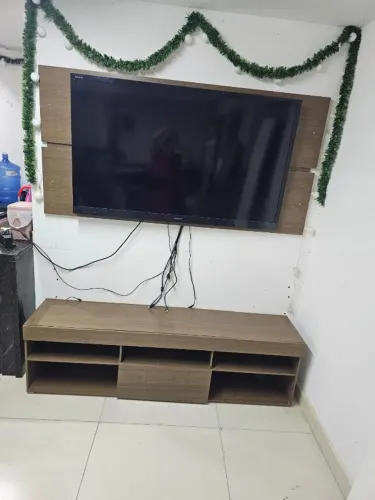 Rack com painel de TV