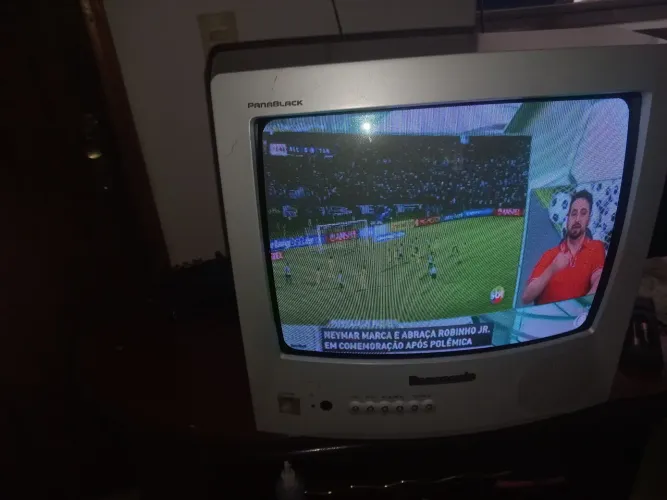TV de tubo 14" Panasonic - acompanha controle remoto novo